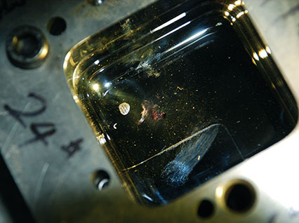 <a href='http://m.cswenhua9.cn/product/3.htm' class='text_a'>模具激光焊機(jī)</a>修復(fù)鏡面模具效果